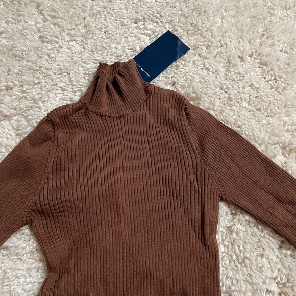 Brandy Melville Ribbed Mock Turtleneck Size One-Size - Picture 5 of 12